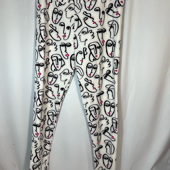She’s Got Leggz Curvy Abstract Face Print Leggings - Picture 1 of 7